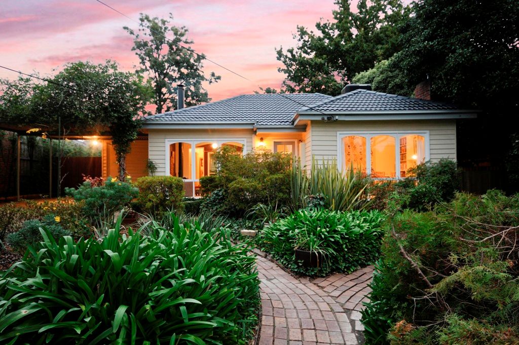 15 NIEL Street, CROYDON VIC 3136