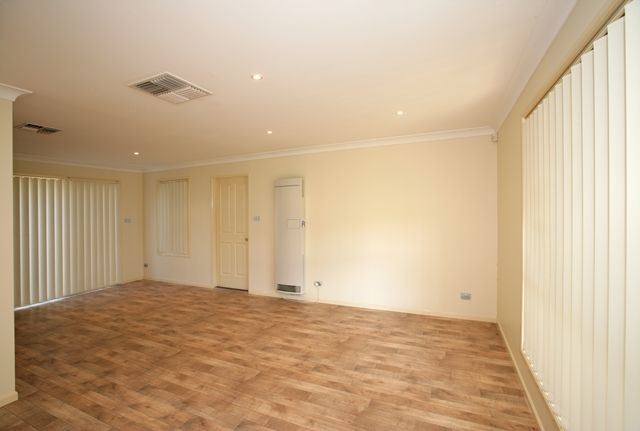23 Paldi Crescent, GLENFIELD PARK, NSW 2650