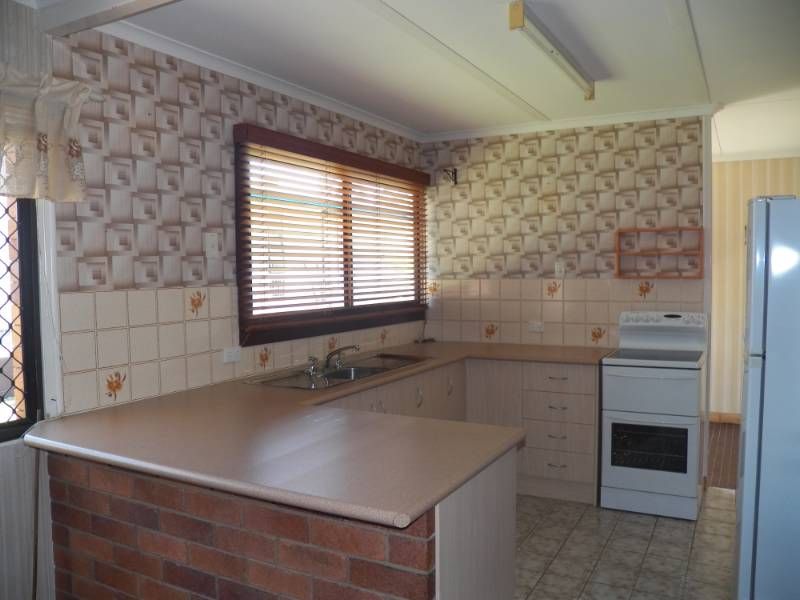 16 Wodonga Street, CLINTON, QLD 4680