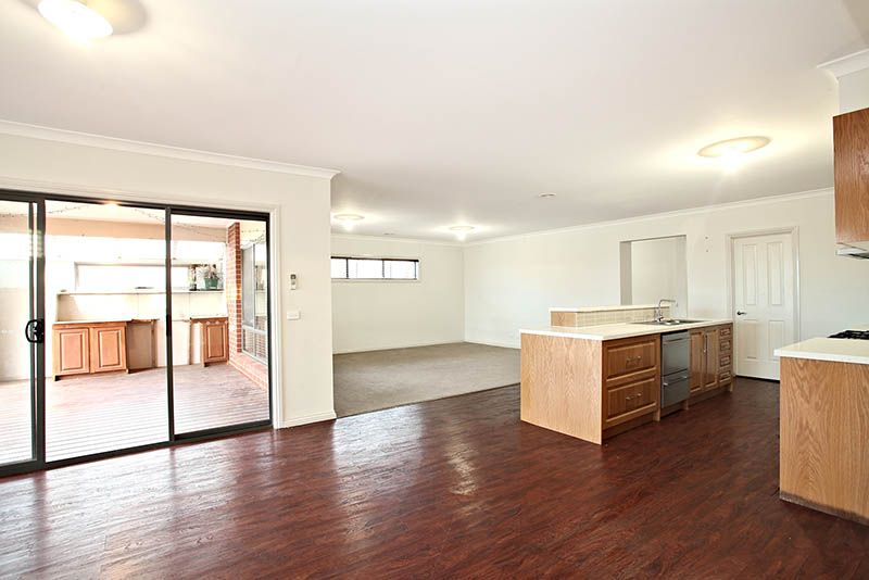 24 Highwood Drive, HILLSIDE, VIC 3037
