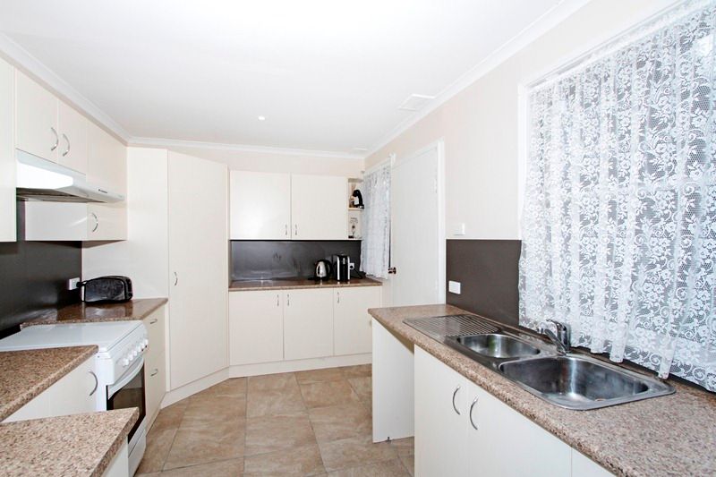 BOLTON POINT, NSW 2283