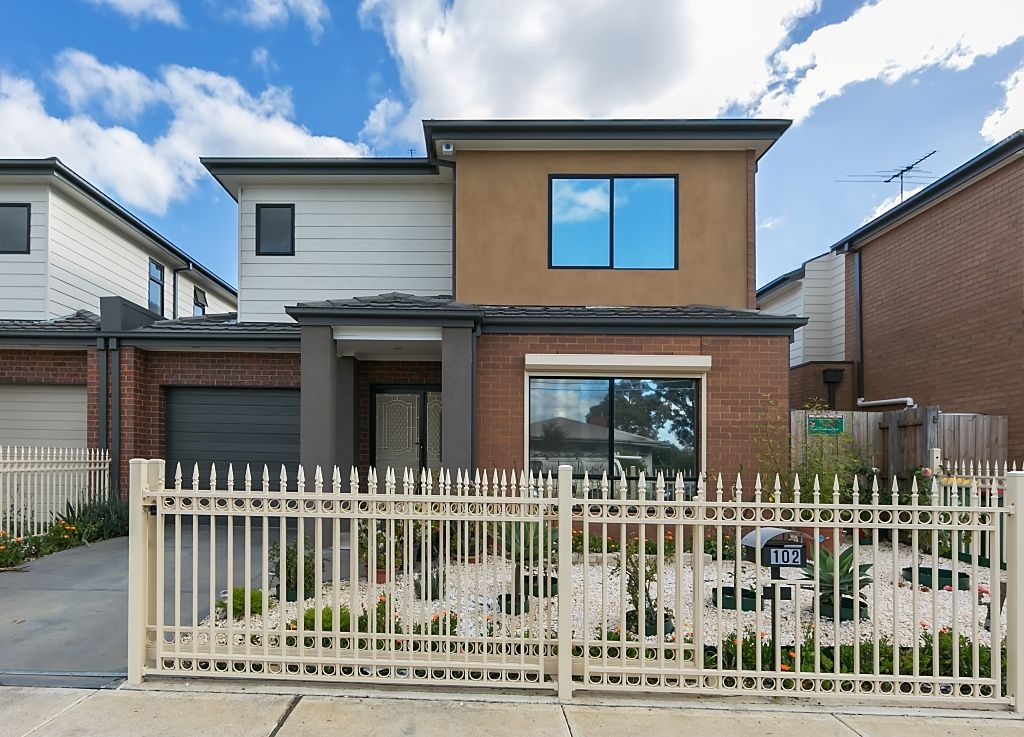 102 Lawn Crescent, BRAYBROOK VIC 3019