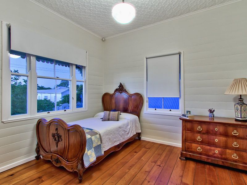 49 McIlwraith Avenue, NORMAN PARK, QLD 4170