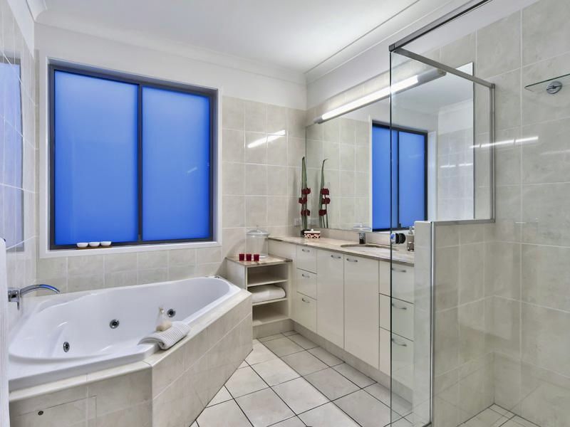 44 Osman Street, BARDON, QLD 4065