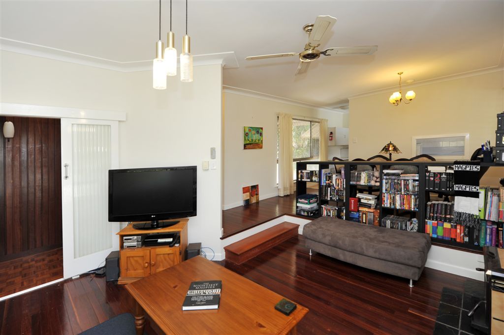 1 Girrawheen Street, RANGEVILLE, QLD 4350