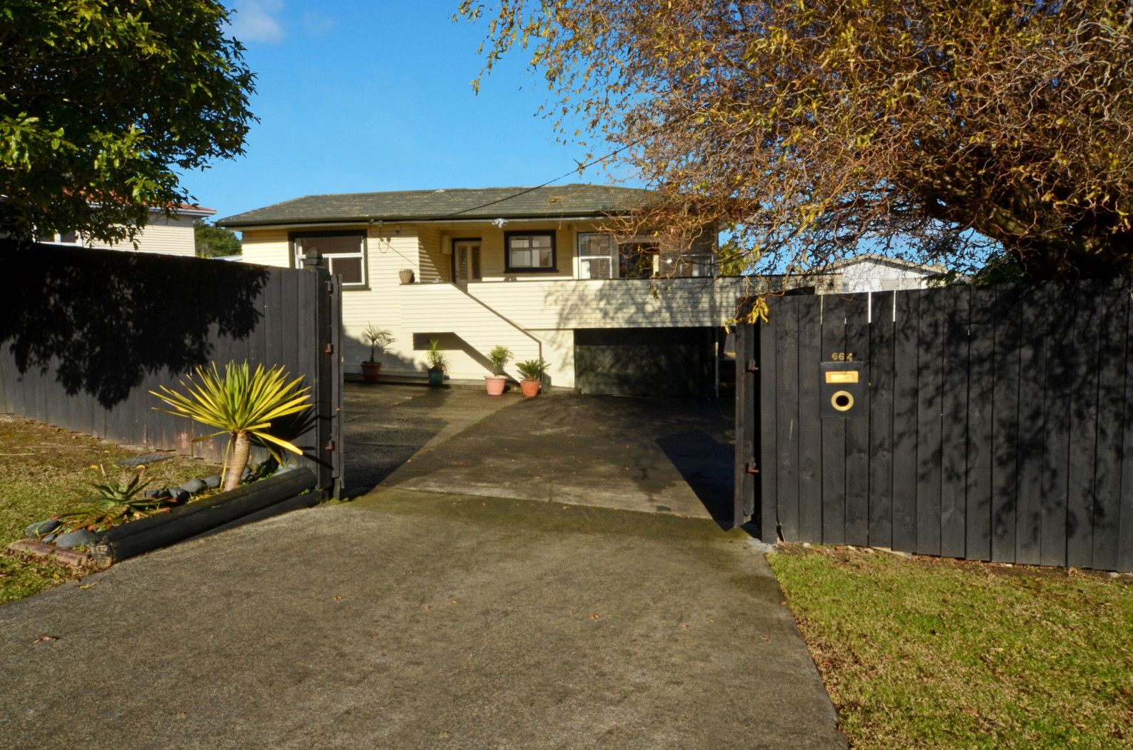 1/664 East Coast Road, BROWNS BAY, North Shore City