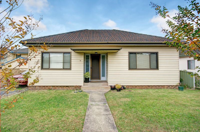 91 Northcliffe Drive, LAKE HEIGHTS, NSW 2502