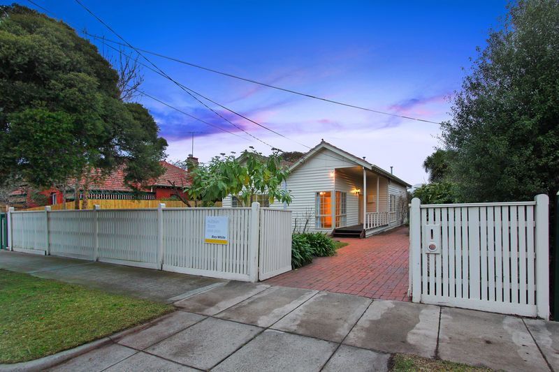 3 Malvolio Street, GLEN HUNTLY VIC 3163
