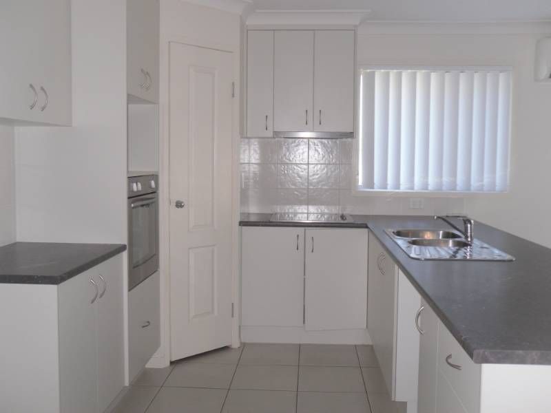 8 Robyn Close, DECEPTION BAY, QLD 4508