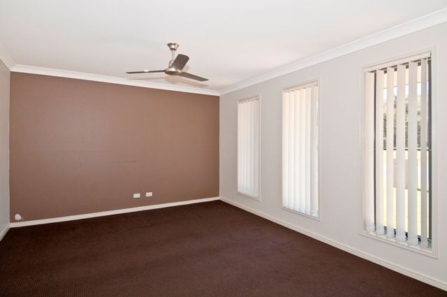 2 Chesan Court, CRESTMEAD, QLD 4132