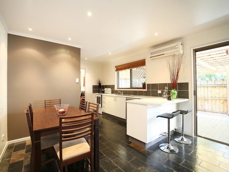 6 Mulla Close, RIVERHILLS QLD 4074