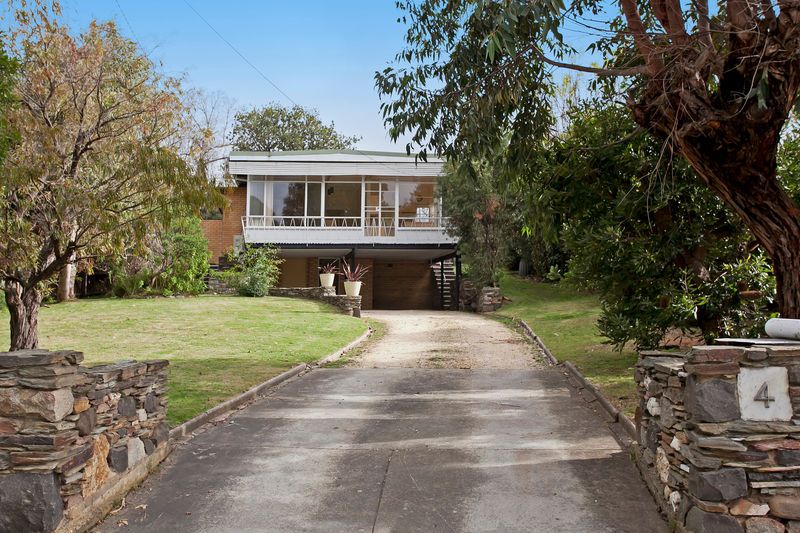 4 Cara Road, HIGHTON, VIC 3216