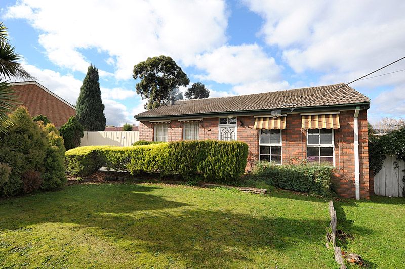13 Tulip Crescent, BORONIA, VIC 3155
