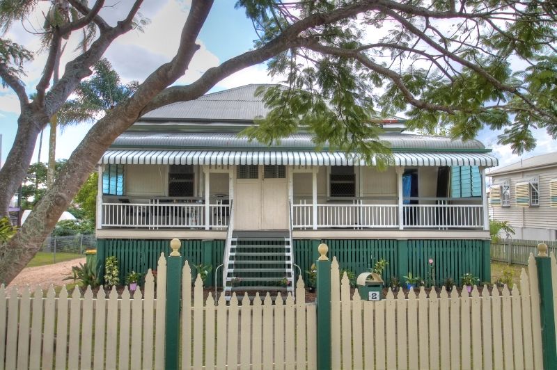 2 merton Street, EAST IPSWICH, QLD 4305