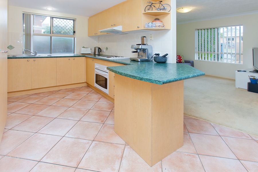 2/29 Crown Street, HOLLAND PARK WEST, QLD 4121