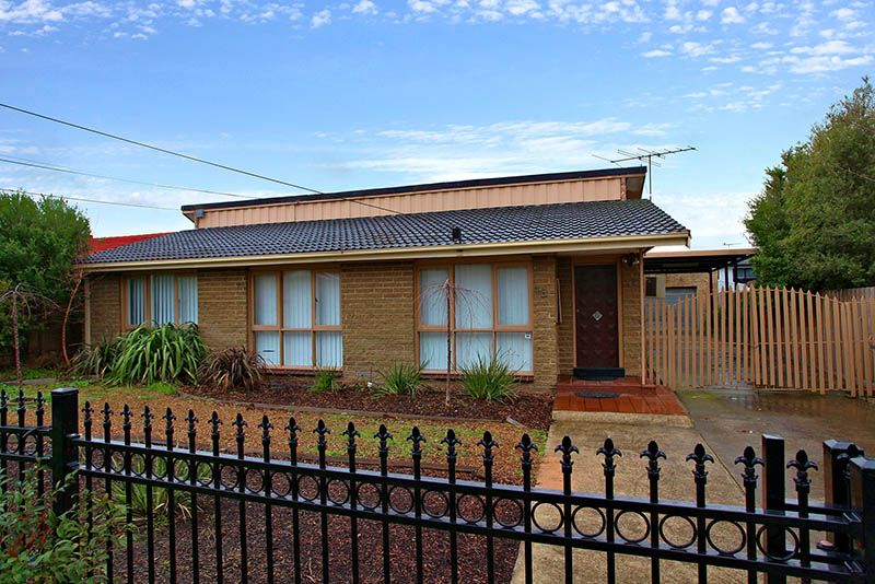 18 Rowan Drive, KEALBA VIC 3021