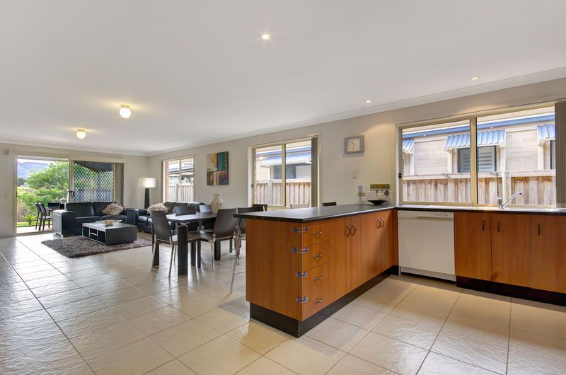 11 Oakwood Place, HORSLEY, NSW 2530