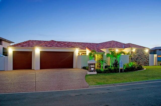 2220 Taromeo Court, HOPE ISLAND, QLD 4212
