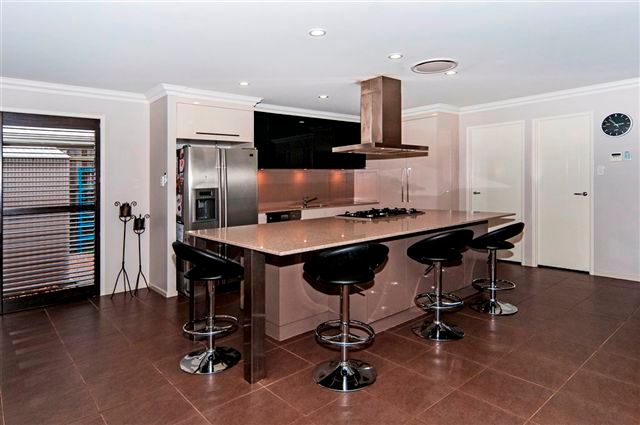 70 Wood Drive, MIDDLE RIDGE, QLD 4350