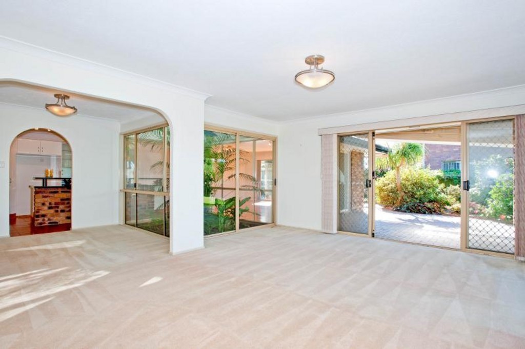 16 Boorala Crescent, EIGHT MILE PLAINS, QLD 4113