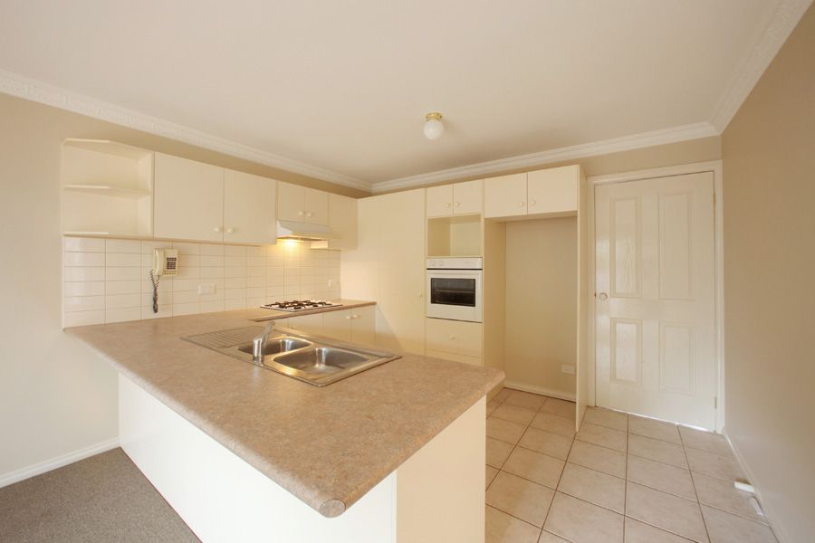 2/16 Stamford Crescent, ROWVILLE, VIC 3178