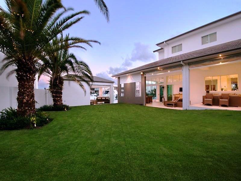 1-3 Knightsbridge Parade, SOVEREIGN ISLANDS, QLD 4216