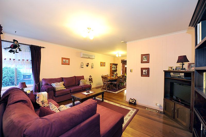17 Harwell Road, FERNTREE GULLY, VIC 3156