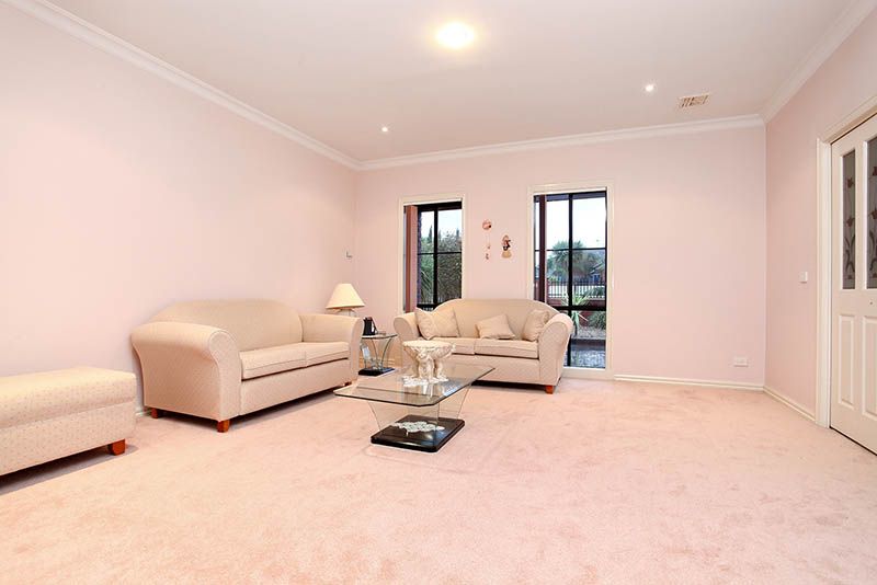 18 Shearer Close, SYDENHAM, VIC 3037
