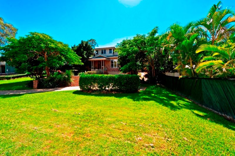 18 Riverbank Court, ASHMORE, QLD 4214