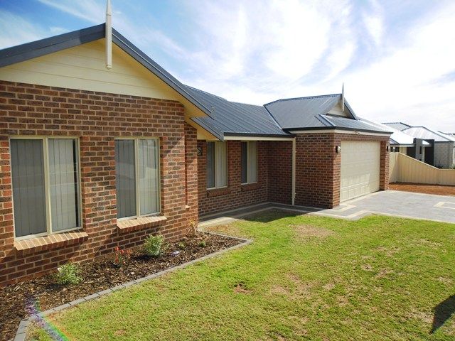 5 Carmela Corner, WANDINA, WA 6530