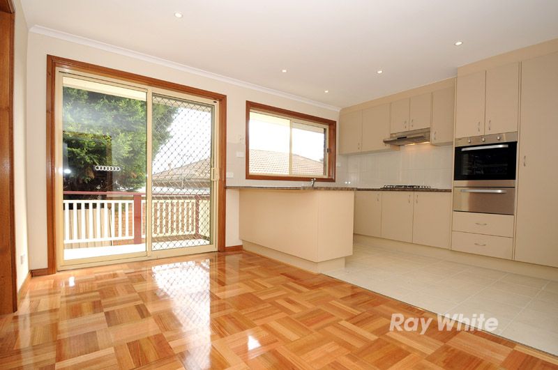 2/4 Bramwell Close, ENDEAVOUR HILLS, VIC 3802