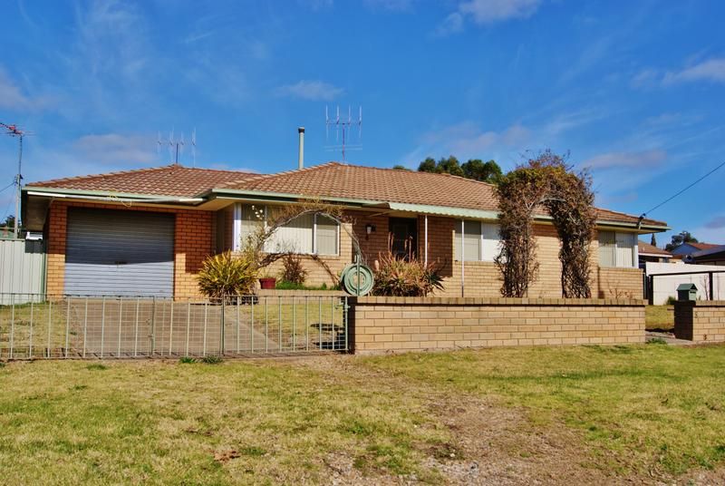 8 Spring Street, YOUNG NSW 2594
