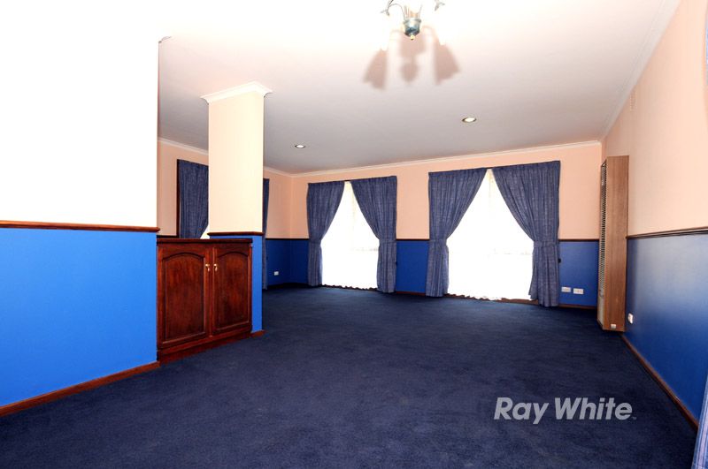 2 Hawksburn Crescent, WANTIRNA SOUTH, VIC 3152