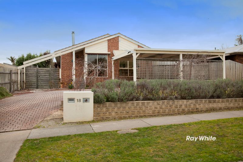 18 Monique Drive, LANGWARRIN, VIC 3910