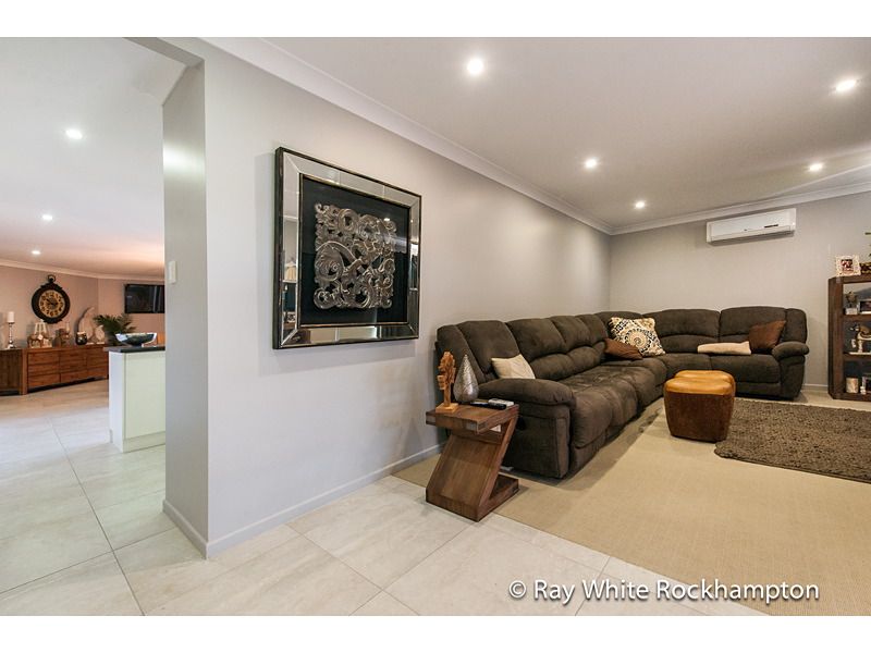 8 Sandy's Place, KAWANA, QLD 4701