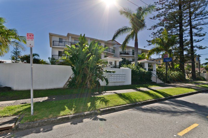 15 Surf Street, MERMAID BEACH QLD 4218