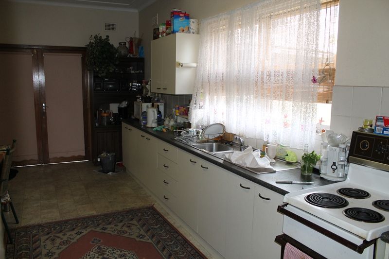 MOOREBANK, NSW 2170