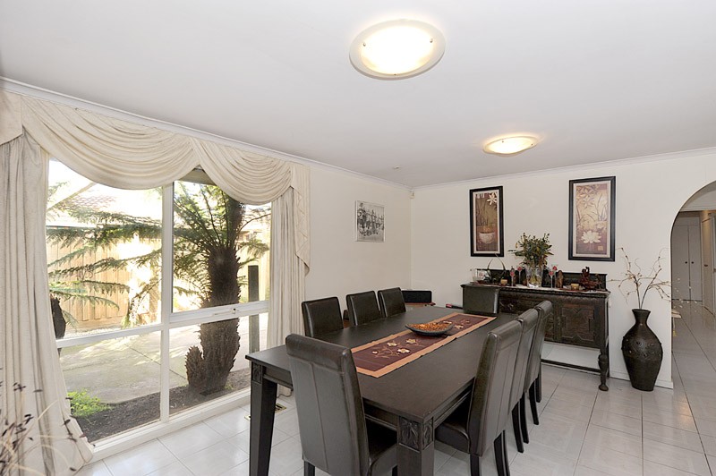 5 Bellfield Drive, LYSTERFIELD, VIC 3156