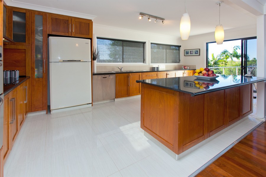 20 Castle Hill Street, HOLLAND PARK WEST, QLD 4121