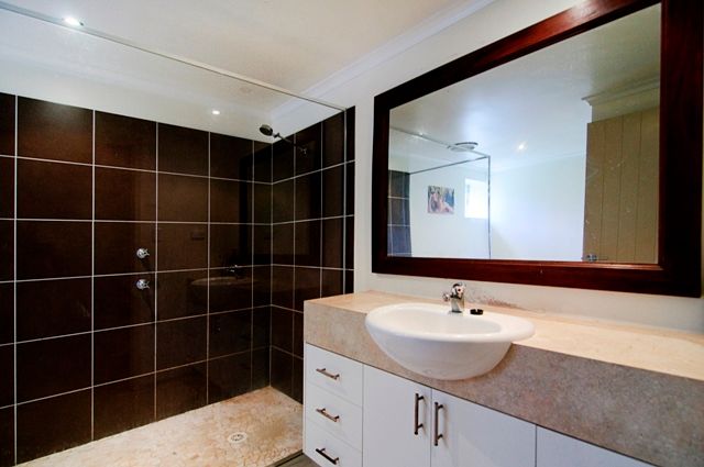 2/20 Thelma Avenue, BIGGERA WATERS, QLD 4216