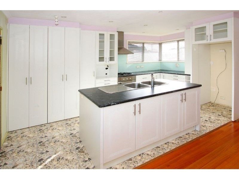 39 Regal Avenue, THOMASTOWN, VIC 3074