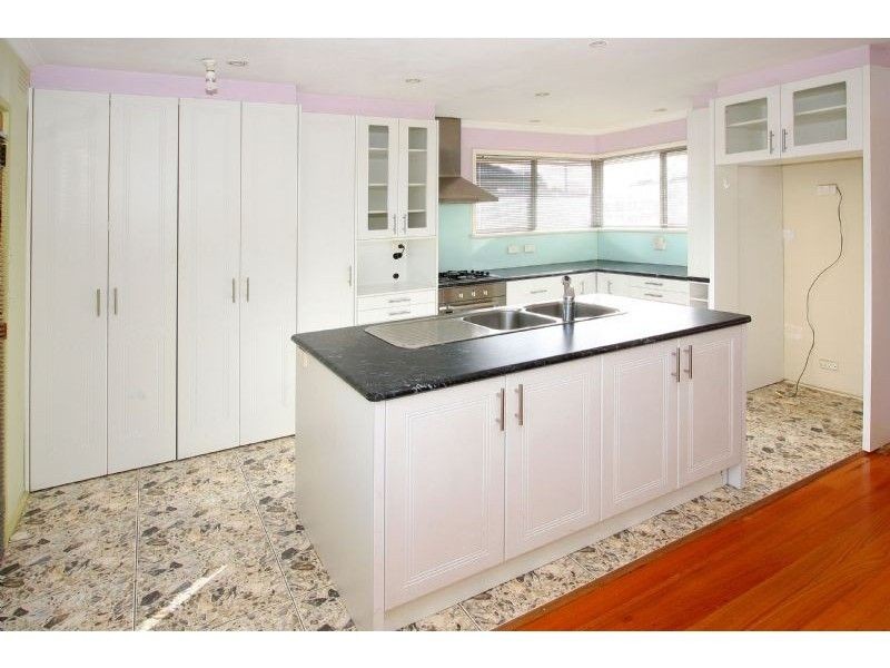 39 Regal Avenue, THOMASTOWN, VIC 3074