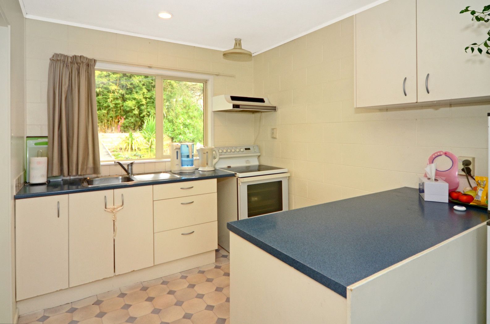 2/22 Chivalry Road, GLENFIELD, North Shore City