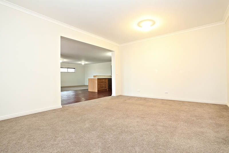 24 Highwood Drive, HILLSIDE, VIC 3037