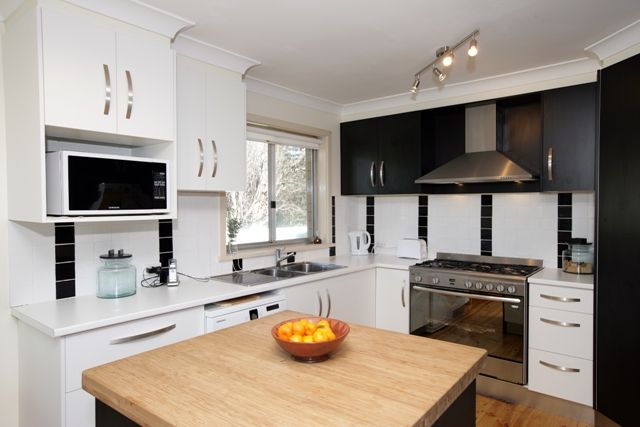 6 Geneva Crescent, LAKE ALBERT, NSW 2650