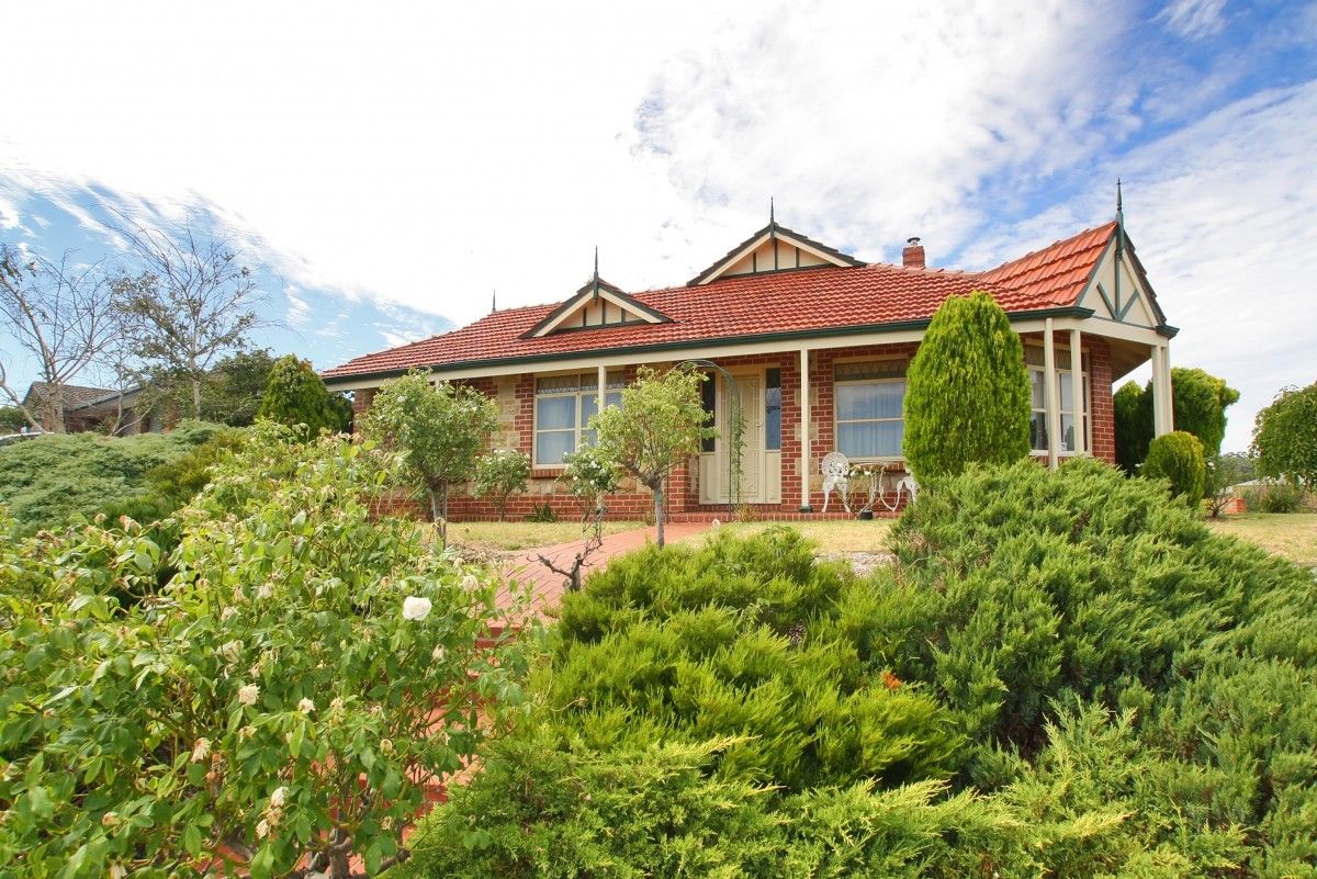 1 Highfield Drive, ABERFOYLE PARK SA 5159
