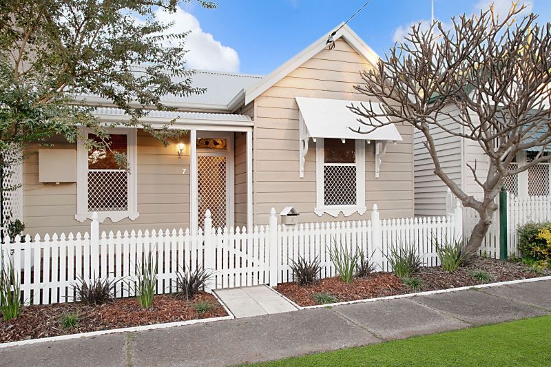 7 Devon Street, HAMILTON NSW 2303