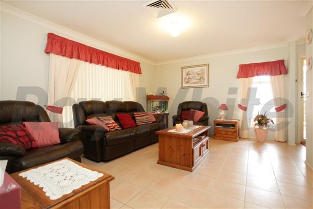 48 Kobina Avenue, GLENMORE PARK, NSW 2745