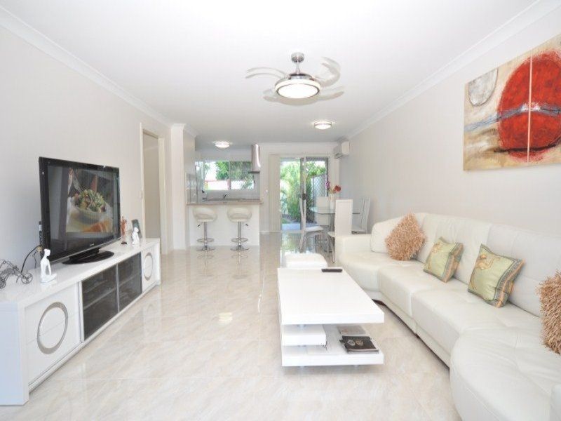 128 Benowa Road, SOUTHPORT QLD 4215