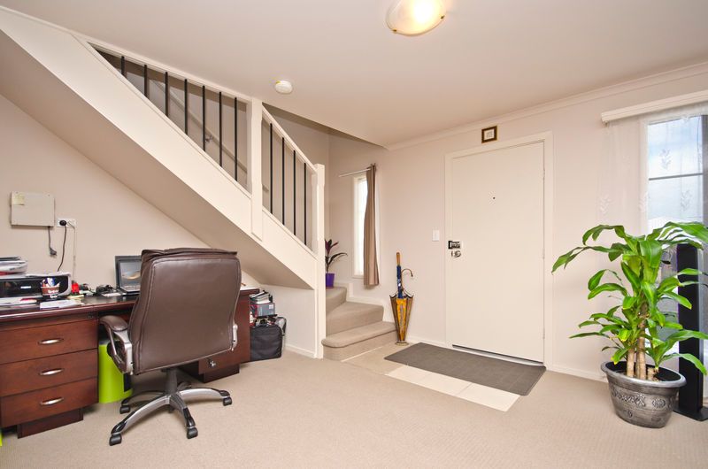 24 Hughes Court, WALKLEY HEIGHTS, SA 5098